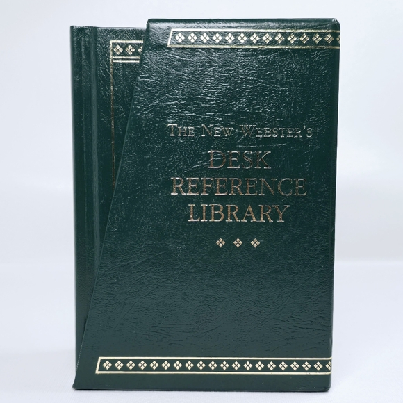 The New Webster's Desk Ref. Library 3 Book Set Dictionary, Thesaurus & Spelling - Picture 3 of 7